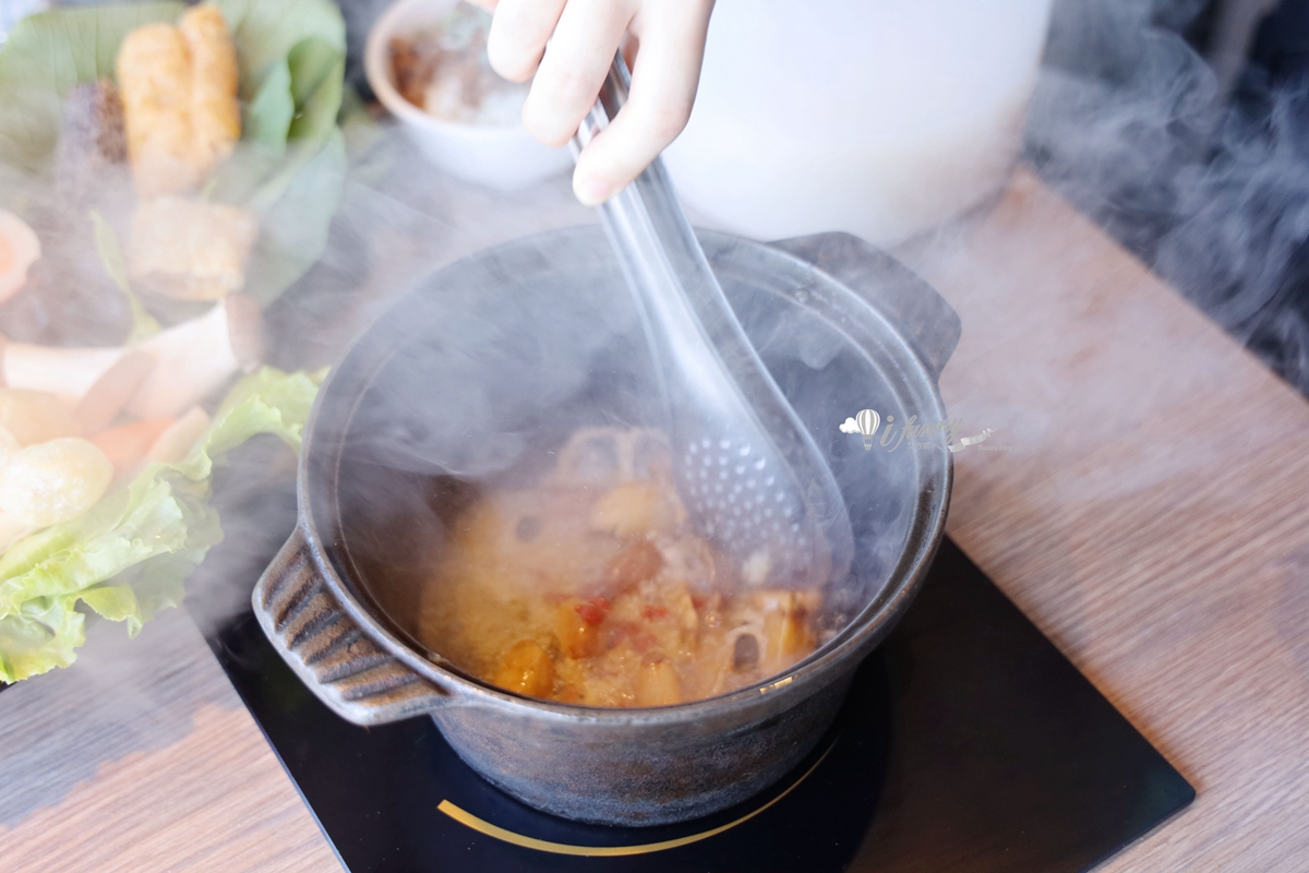 肉多多淡水店 網路溫度計好感度，星等及聲量排行蟬聯兩年第一名 石頭火鍋是台灣人的最愛 肉多多連開直營店50家的特調心法 - ifunny